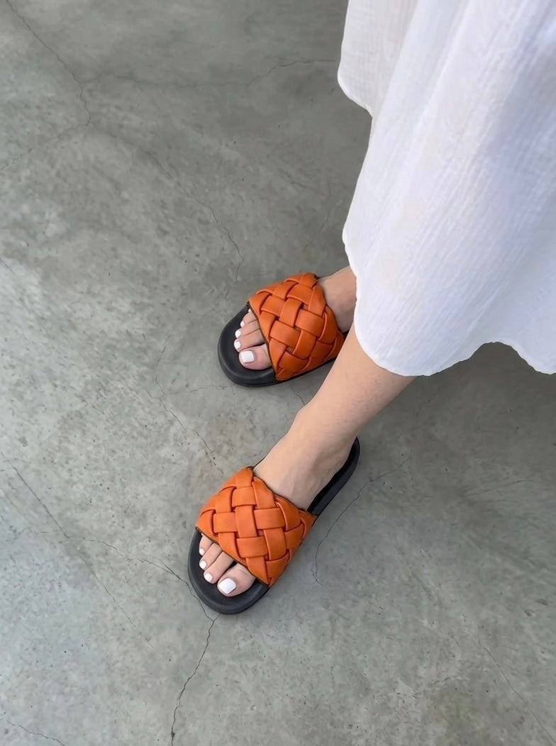 LIVV TRESSÉ SLIDES (FEMALE EXCLUSIVE)