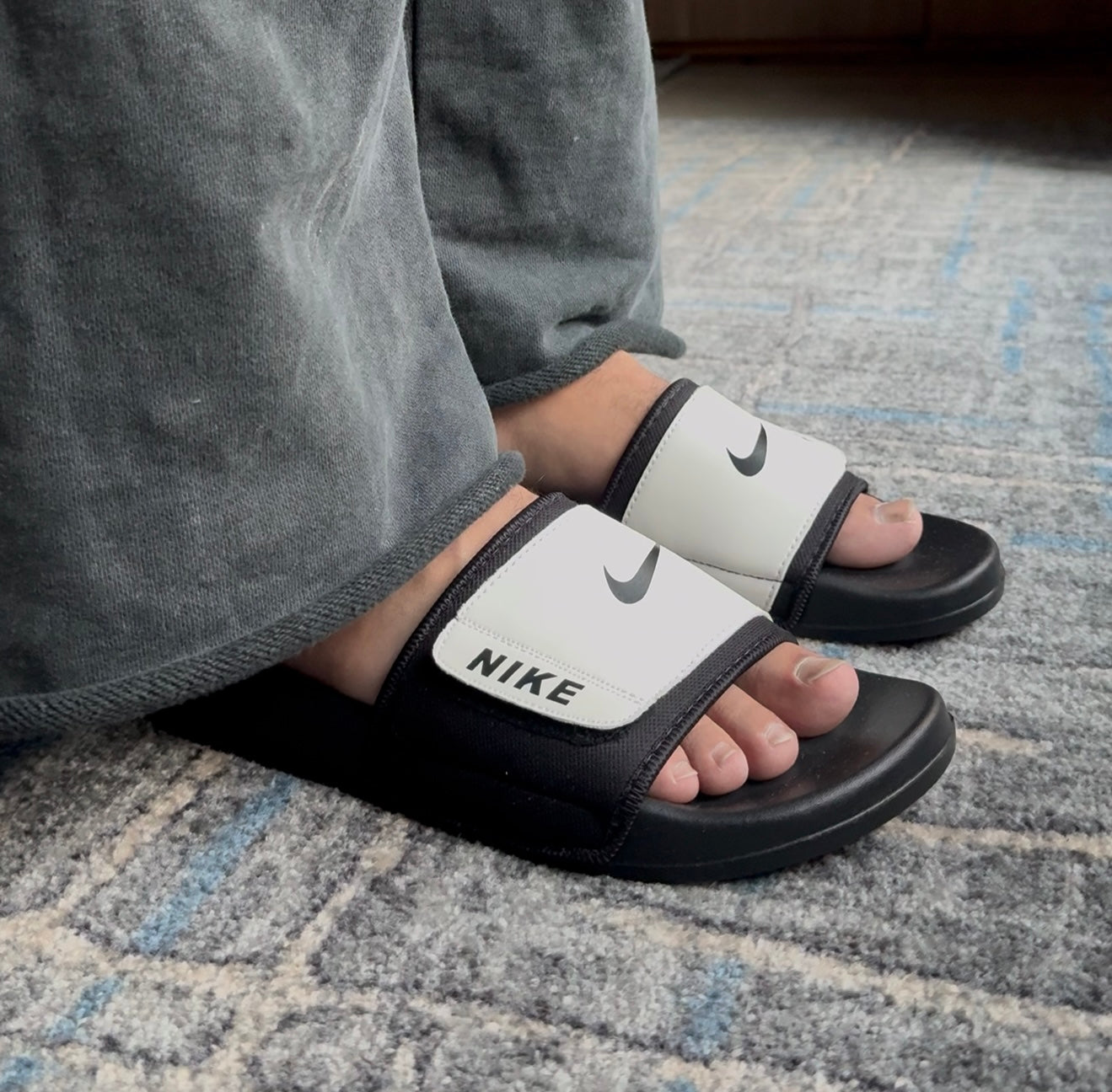 LIVV NIKE OFFSET SLIDES