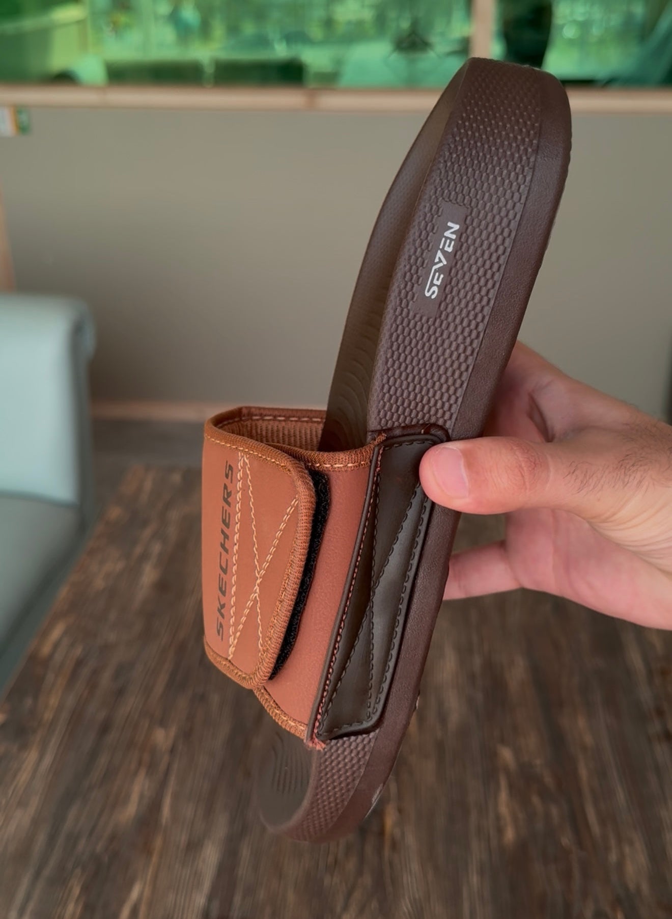 LIVV LEATHER STYLE ADJUSTABLE SLIDES