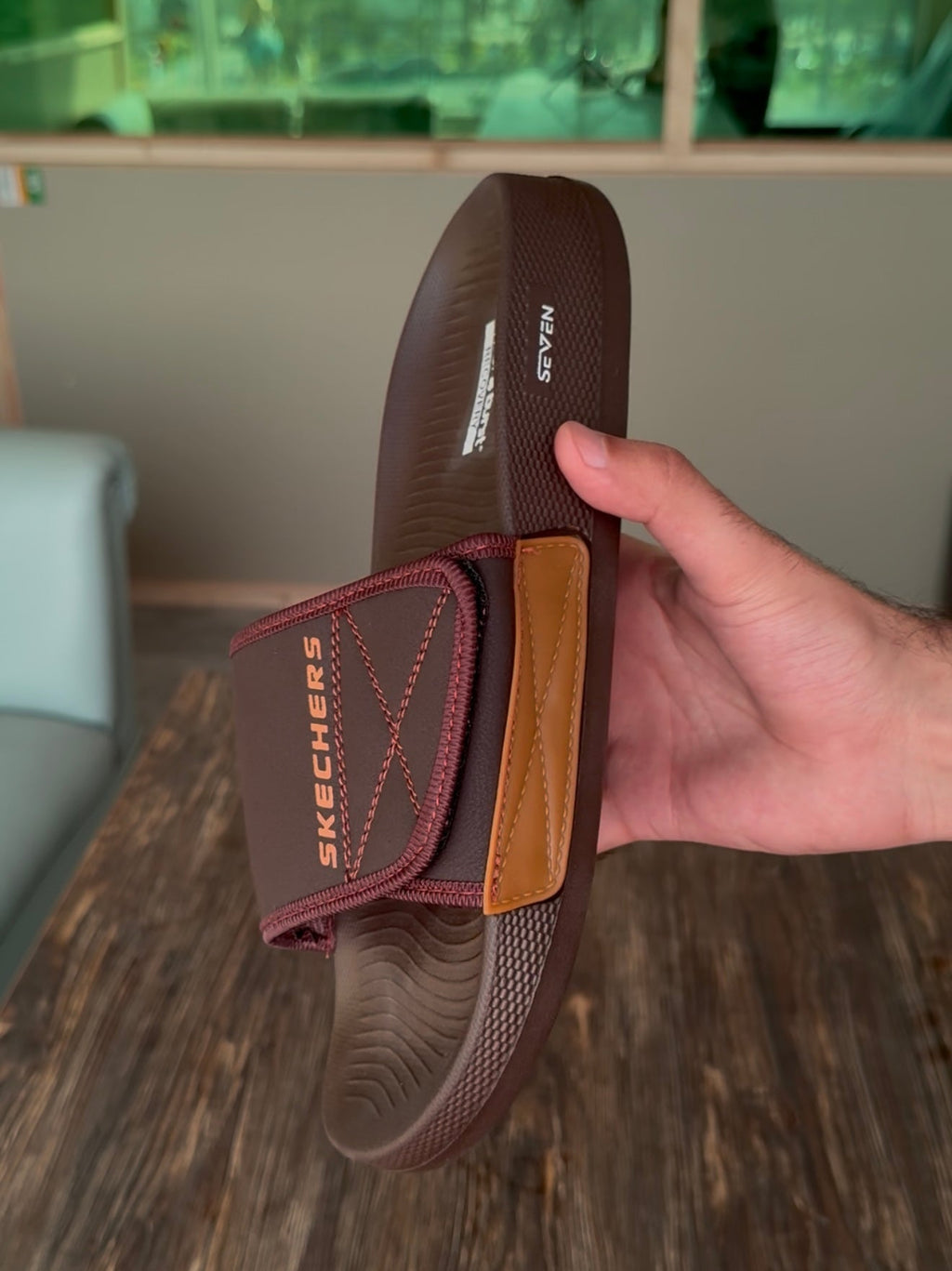 LIVV LEATHER STYLE ADJUSTABLE SLIDES