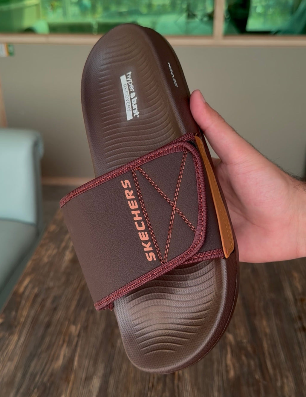 LIVV LEATHER STYLE ADJUSTABLE SLIDES